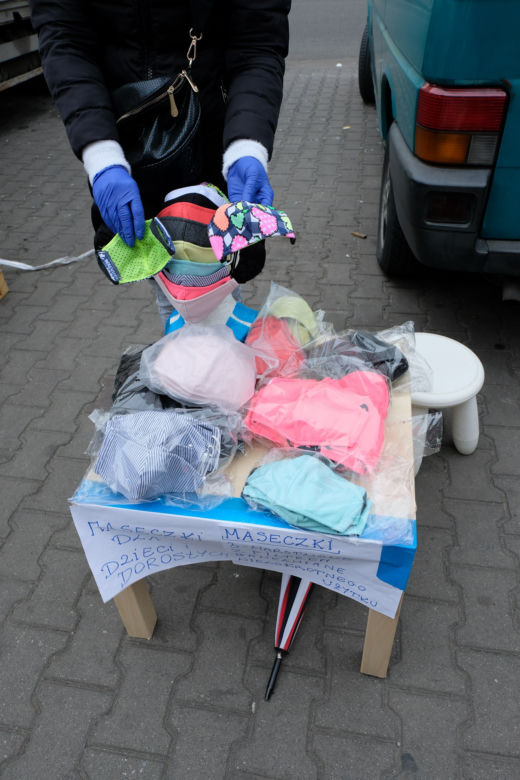 Maseczkowy obłęd na bazarach