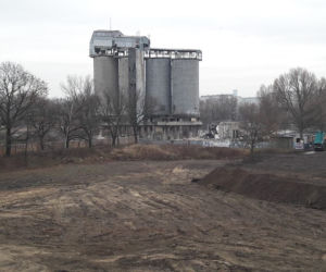 Wyburzanie silosów na Popowicach