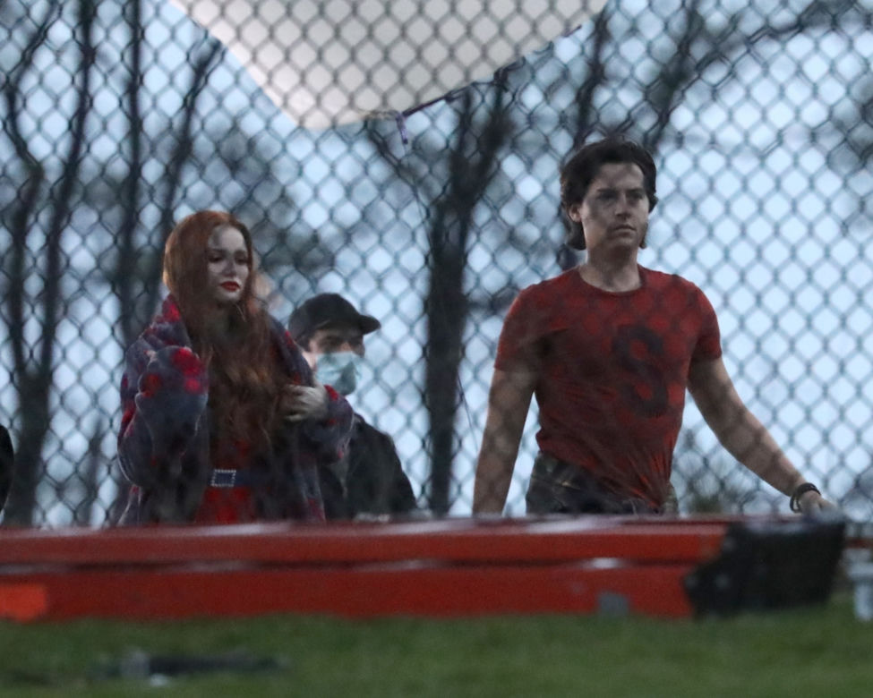 Obsada Riverdale na planie serialu - KJ Apa, Madeline Petsch