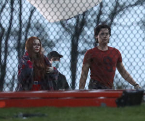 Obsada Riverdale na planie serialu - KJ Apa, Madeline Petsch