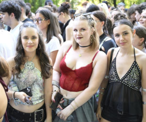 Fani w upale czekają na koncert The Weeknd. Tłumy w Warszawie