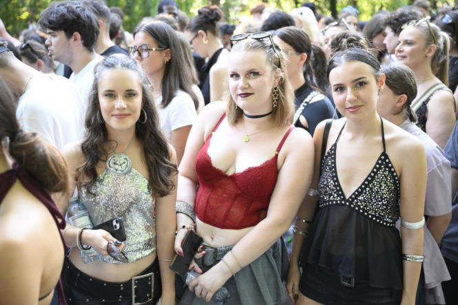 Fani w upale czekają na koncert The Weeknd. Tłumy w Warszawie