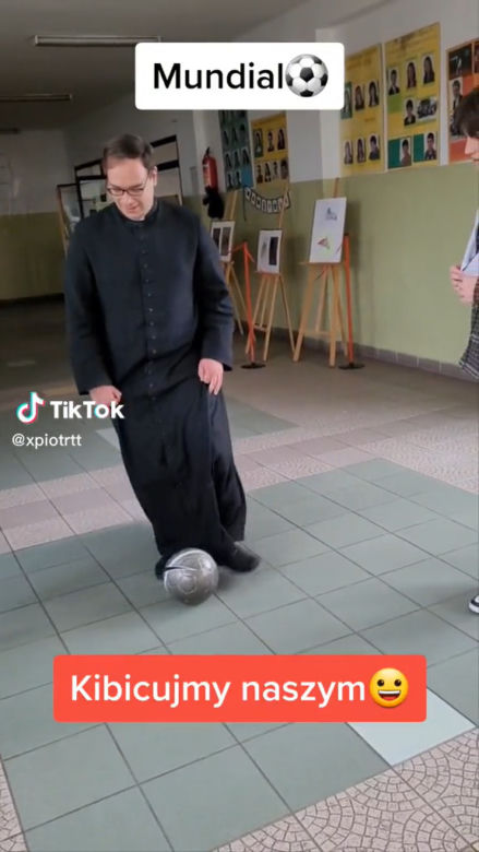 Ksiądz Piotr z Barlinka podbija TikToka