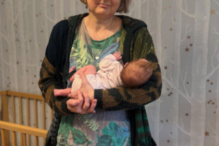 Urodziła i porzuciła dziecko obok pustostanu. Mała Wiktoria cudem przeżyła