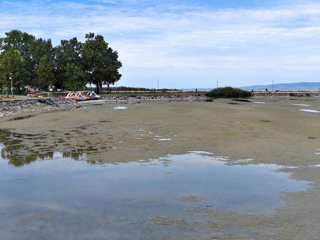 Balaton wysycha i zamienia się w kałużę. Potężne jezioro odsłoniło dno