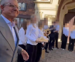Zygmunt Chajzer na ślubie syna Filipa