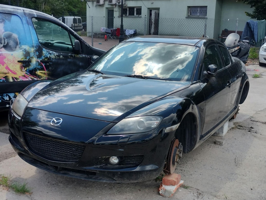 Drogowcy znów sprzedają wraki z ulicy. Wśród nich jest Chrysler w kwiatki