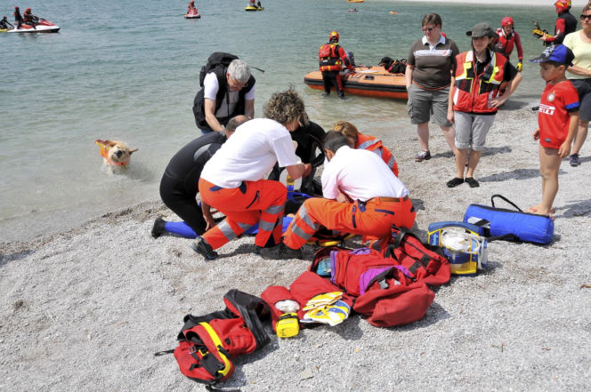 Martwy mężczyzna znaleziony na plaży! Gdy jego żona zobaczyła ciało, dostała zawału