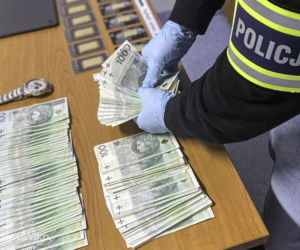 Pracownica okradła jubilera na milion złotych! Przywłaszczyła gotówkę i złoto