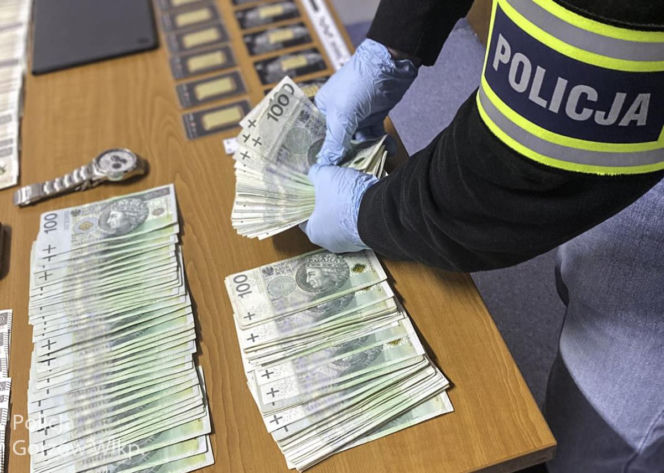 Pracownica okradła jubilera na milion złotych! Przywłaszczyła gotówkę i złoto