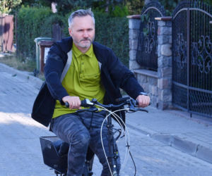 Przesiadł się na rower elektryczny