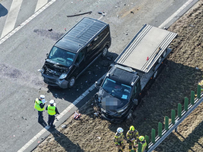 Groźny wypadek na S7. Sześć aut rozbitych, śmigłowiec LPR w akcji