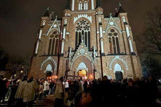 Burmistrz z Woli nie chce już płacić za iluminację kościołów. Znikną światła na świątyniach?