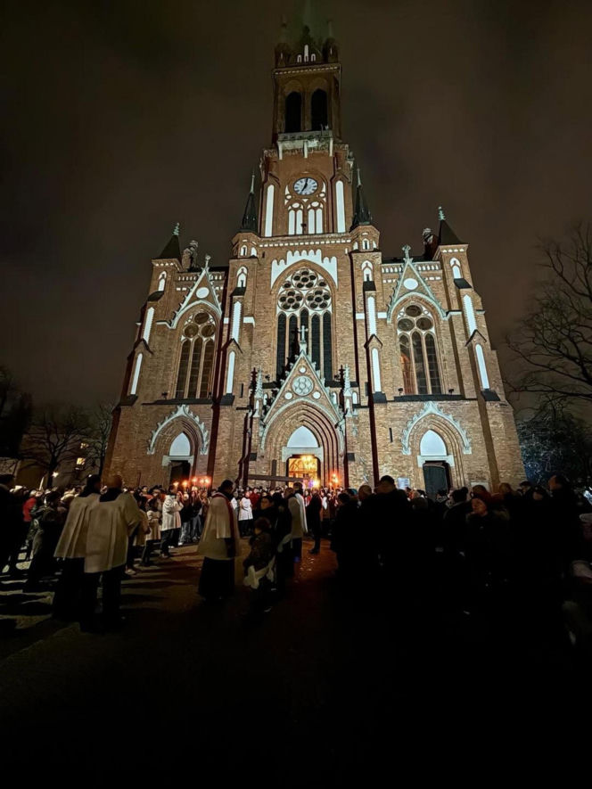 Burmistrz z Woli nie chce już płacić za iluminację kościołów. Znikną światła na świątyniach?