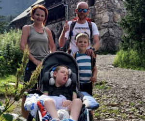 Ciężko chory Jasio zdobywa polskie góry. Jego rodzice nie zrezygnowali ze swoich pasji