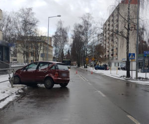 Olsztyn. Fatalne warunki na drogach. Prawie 30 kolizji w ciągu jednego dnia [ZDJĘCIA]