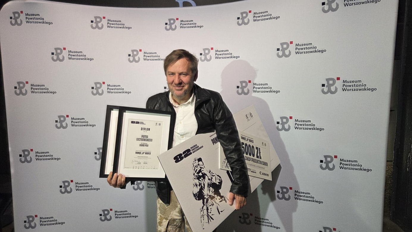Chwalimyy się! Fotoreporter Super Expressu nagrodzony. Piotr Grzybowski z Grand Prix konkursu "Pamięć W Kadrze"