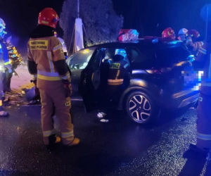 Wypadek pod Legionowem, osobówka zderzyła się z tirem. 3 osoby w szpitalu