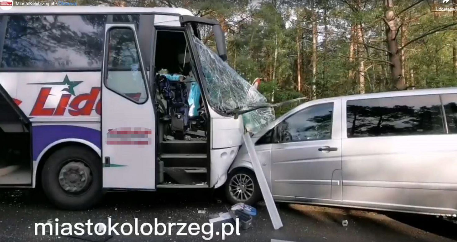 Zderzenie dwóch autkarów w Dźwirzynie pod Kołobrzegiem