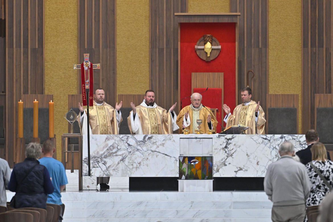 Warszawa żegna papieża Franciszka. Poruszające wpisy w Archikatedrze 