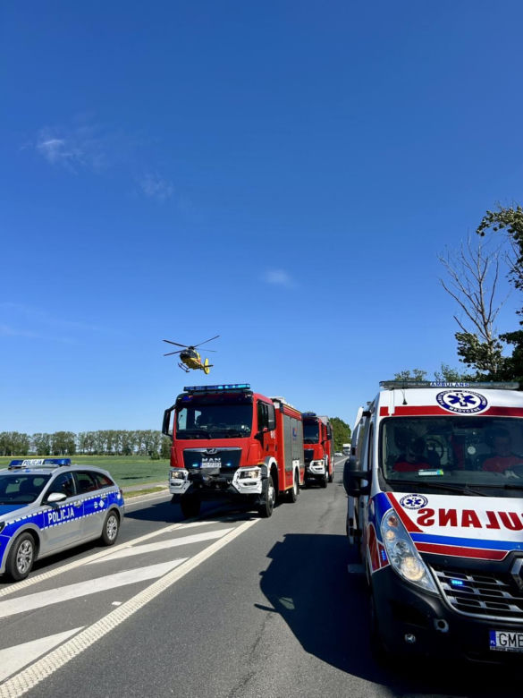 Na trasie między Malborkiem a Swarożynem doszło do zderzenia motocykla i trzech samochodów osobowych