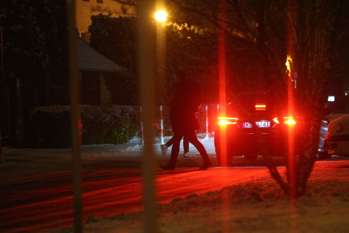 Limuzyna Trzaskowskiego mknie 60 km/h na ulicy z ograniczeniem do 30 km/h