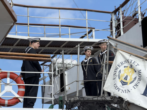 Dar Młodzieży rusza w stronę Stanów Zjednoczonych. Przed załogą tysiące mil morskich