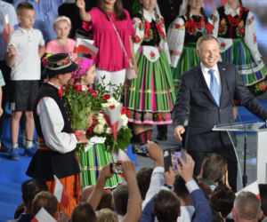 Wybory 2020. Duda gratuluje Trzaskowskiemu. Został wybuczany przez własny sztab