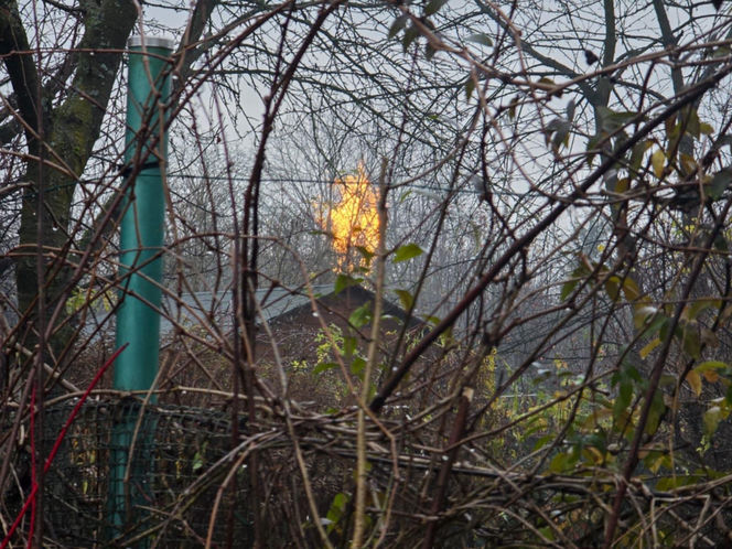Słup ognia nad Krakowem. Potężny pożar gazu na popularnym osiedlu