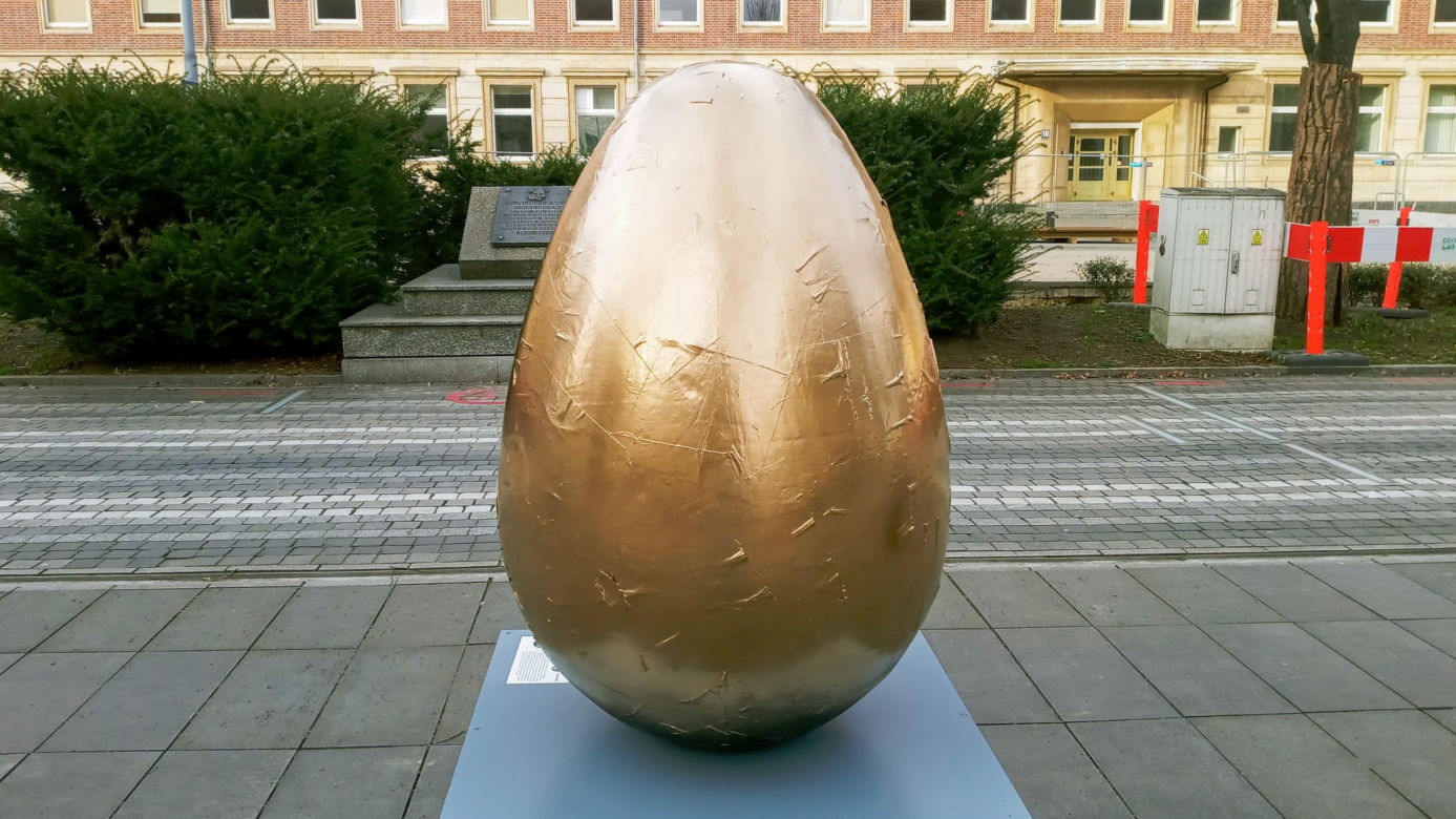 Gigantyczne pisanki w Alei Kwiatowej