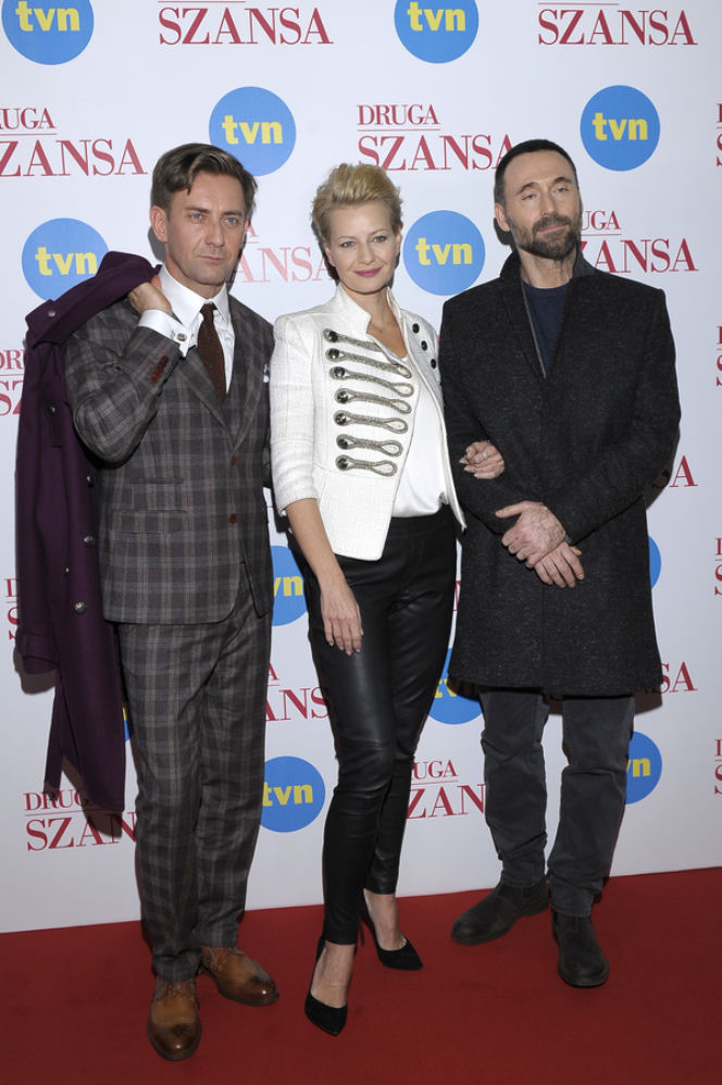 Druga szansa. Monika Borecka (Małgorzata Kożuchowska), Rafał Królikowski, Bartłomiej Świderski