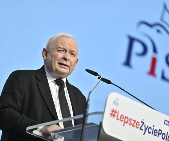 Kaczyński usuwa z partii milionera Morawieckiego