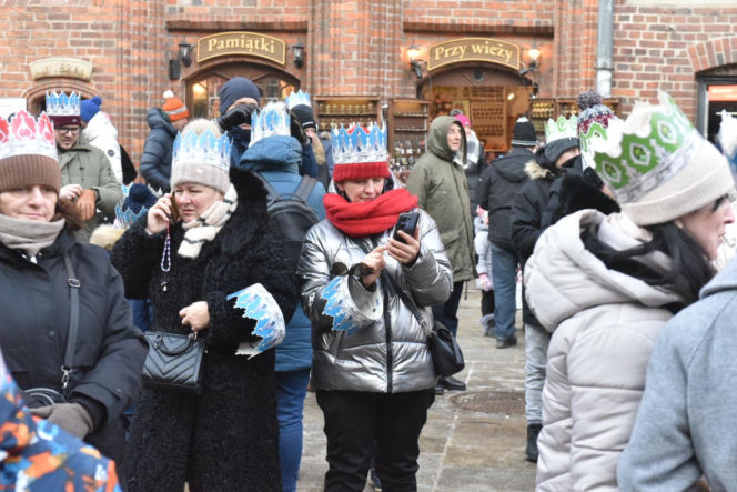 Orszak Trzech Króli 2026 w Toruniu. Zdjęcia z samego serca starówki