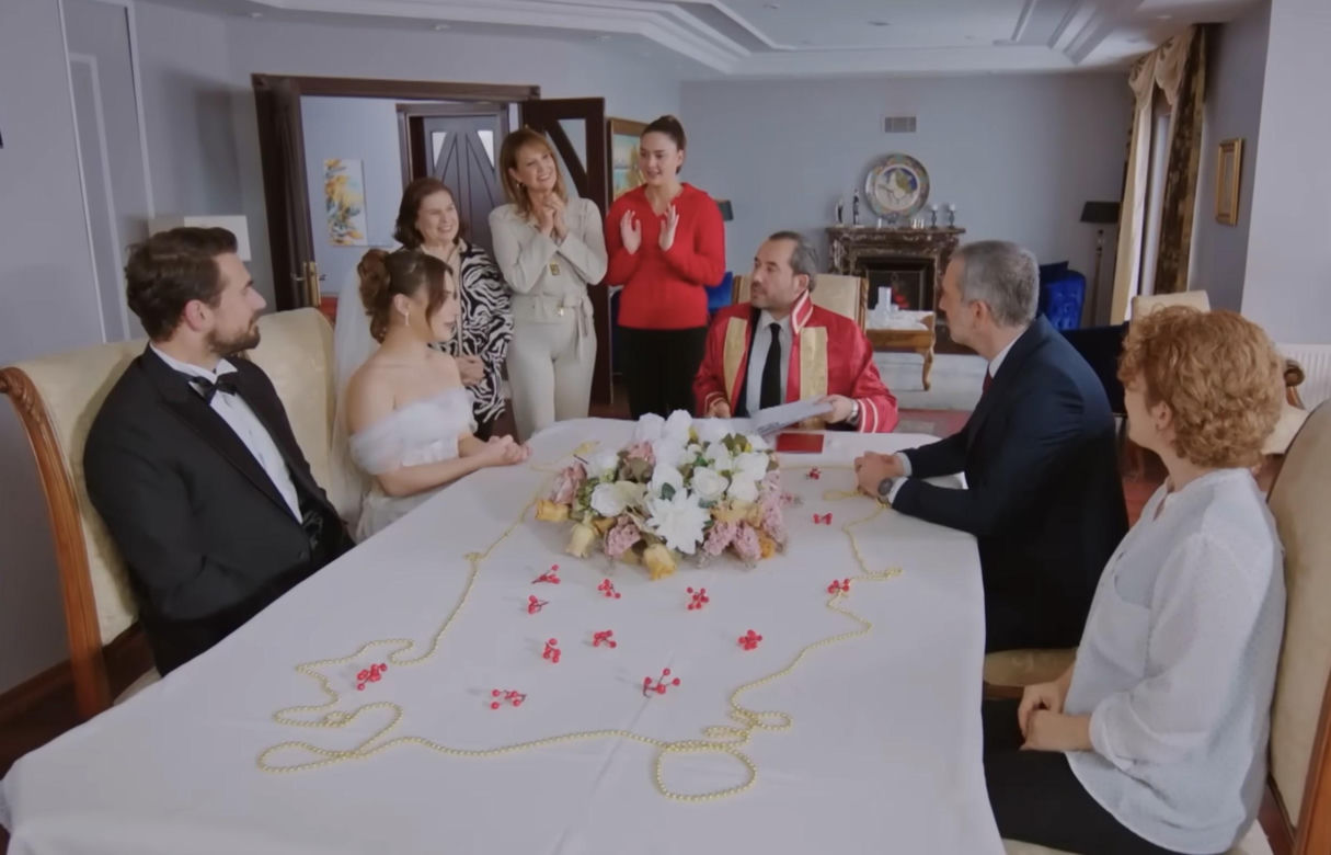 Miłość i nadzieja, odcinek 377. Sila, Kuzey, Feraye, Bulent, Naciye, Hulya, Yildiz