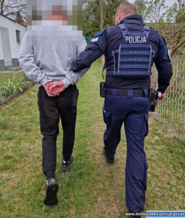 Atak nożownika na Dolnym Śląsku. Wdarł się do domu i zaczął dźgać