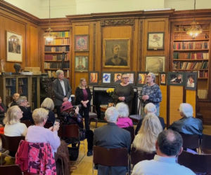 Wzruszający wieczór na Manhattanie. Rodzice czytali wiersze zmarłego syna