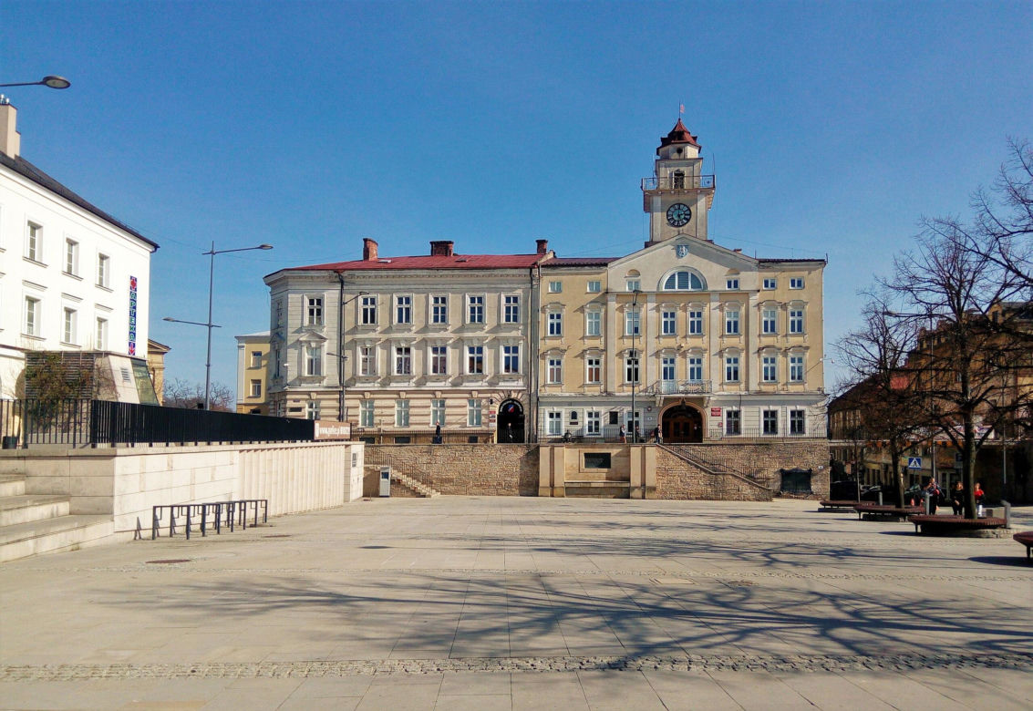 Rynek i budynek ratuszu w Gorlicach