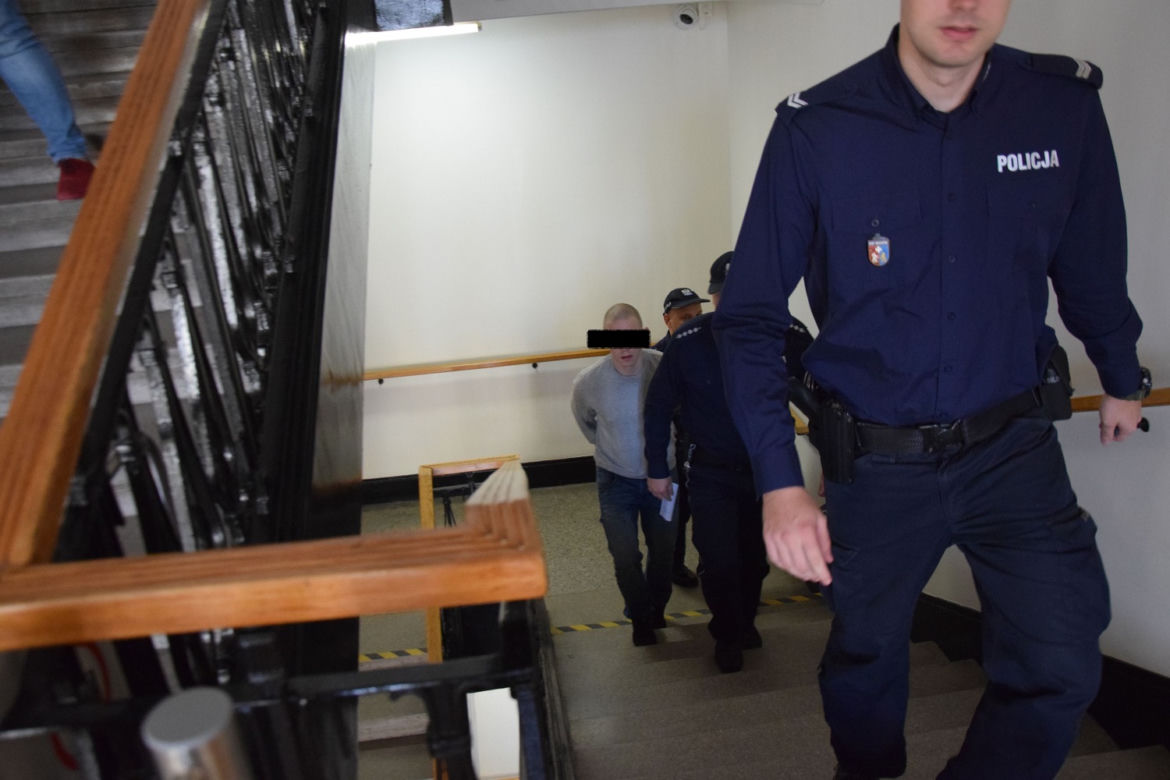 Jarosław K. miał zgwałcić siostrzyczkę dwa razy. Ruszył proces w Sądzie Apelacyjnym w Rzeszowie [ZDJĘCIA]