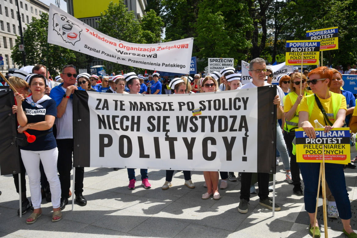 Protest pielęgniarek pod Sejmem