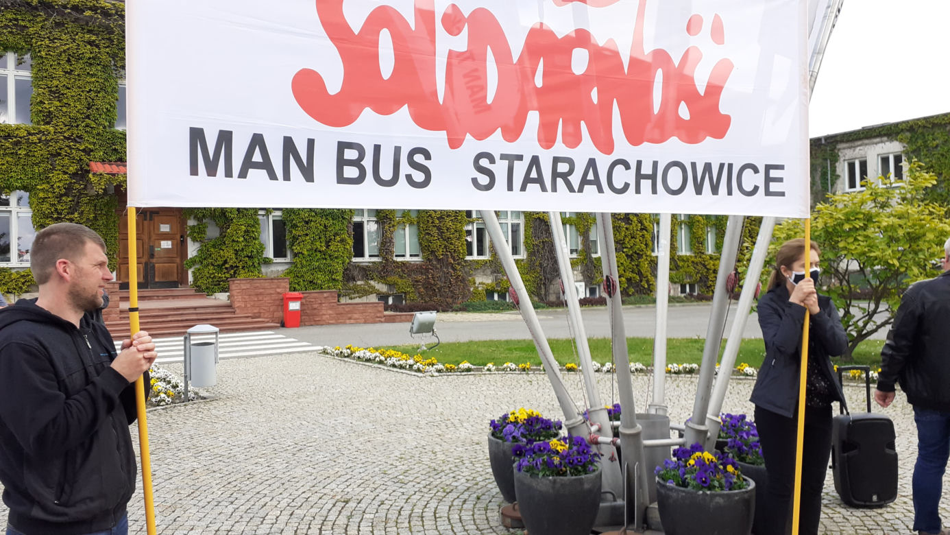 Pikieta w MAN-ie. Związkowa "Solidarność" w MAN BUS nadal protestuje!