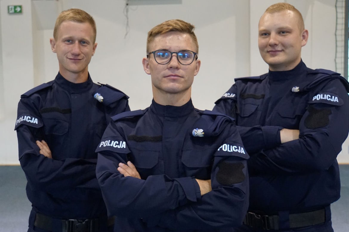 Ślubowanie nowych policjantów w Olsztynie. W szeregi wstąpiło 24 funkcjonariuszy [ZDJECIA]