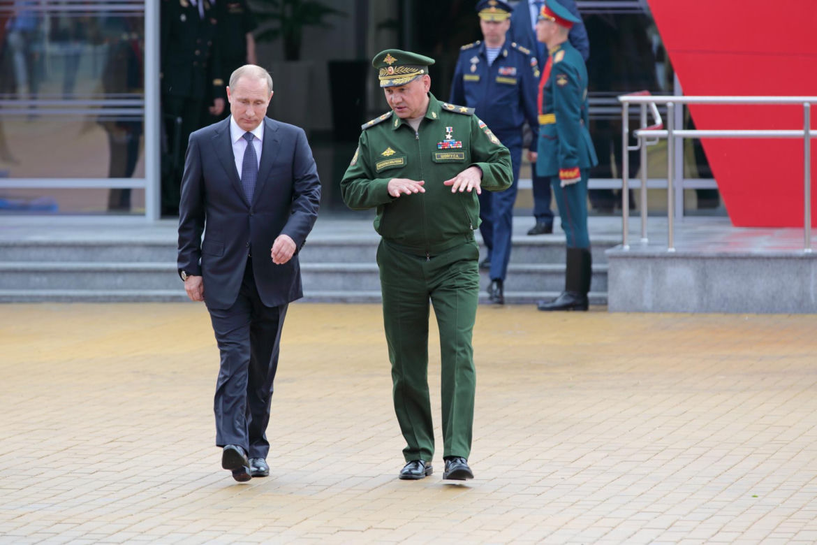  Zwrócili uwagę na ręce Putina. Zagadka rozwiązana?