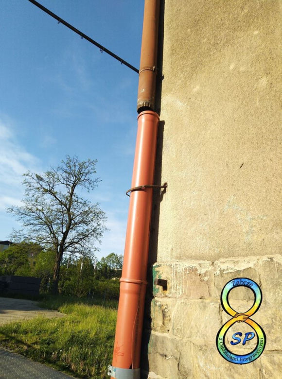 Zabrze: pijany nastolatek zdewastował nowy plac zabaw przy szkole podstawowej. Wszystko zostało zniszczone