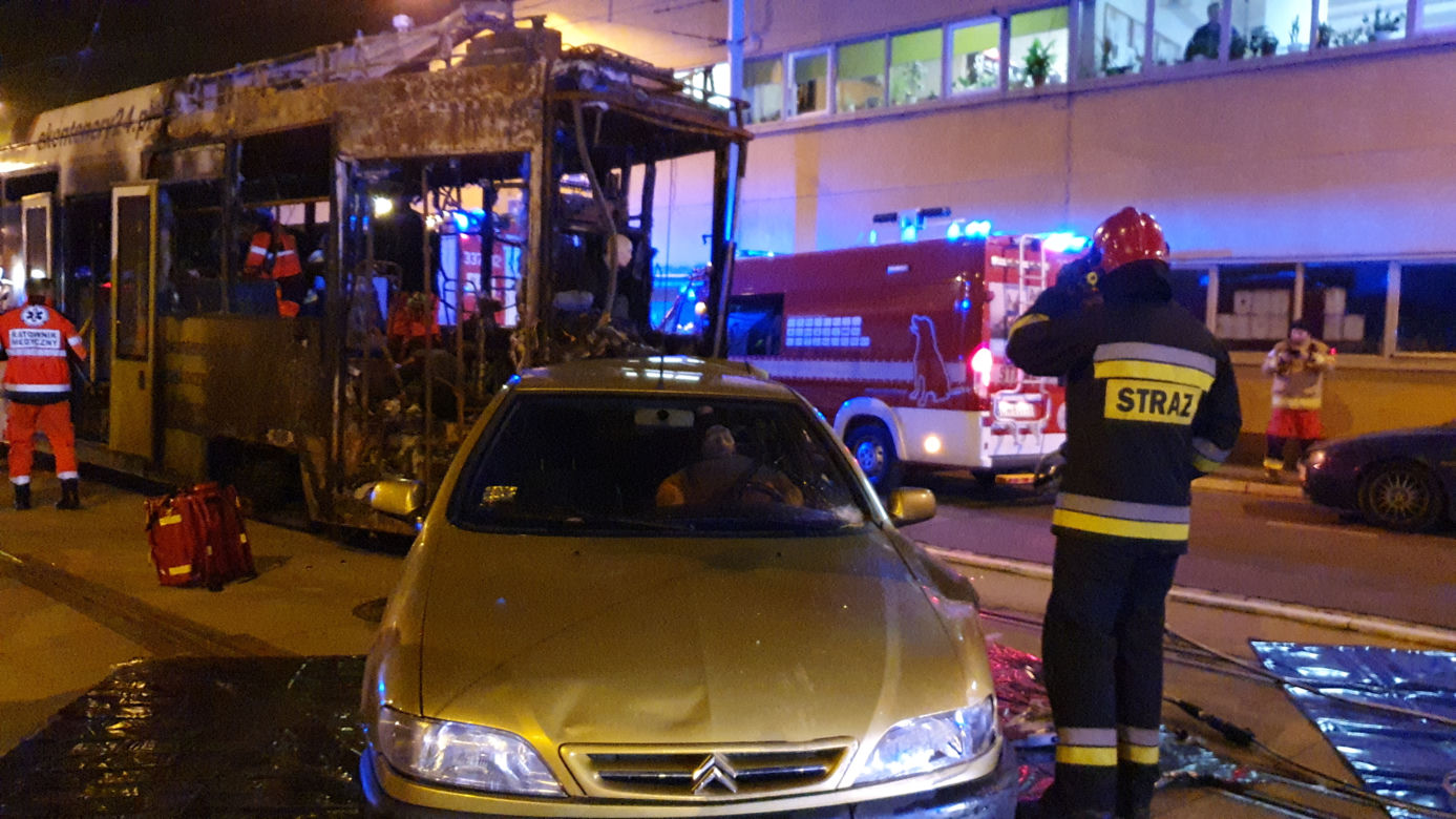 Tramwaj w płomieniach, 30 rannych, 16 zastępów... na szczęście to scenariusz szkolenia