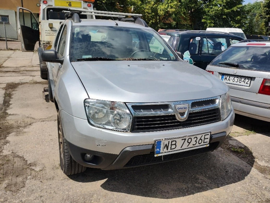 Drogowcy znów sprzedają wraki z ulicy. Wśród nich jest Chrysler w kwiatki