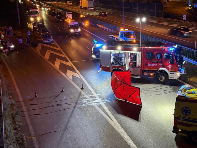 Na autostradzie A2 między węzłem Pruszków a węzłem Grodzisk Mazowiecki samochód osobowy potracił pieszego