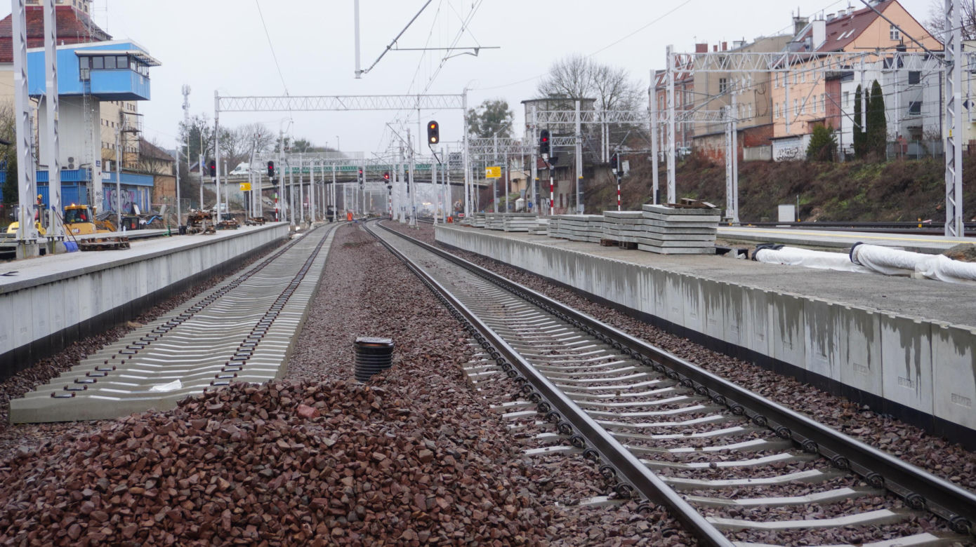 Postępują prace nad konstrukcją budynku Dworca Głównego w Olsztynie. Perony niemal na ukończeniu [ZDJĘCIA]
