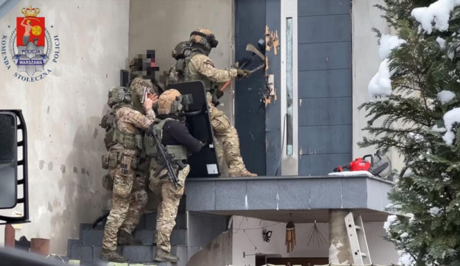 Podwójne zabójstwo na Targówku. Radek J. maczetą bronił się przed kontrterrorystami