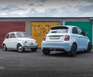 Elektryczny Fiat 500e i klasyczny Fiat 500