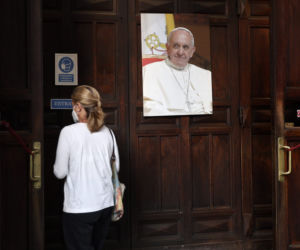 Leczą papieża w pokoju Jana Pawła II! Franciszek przeszedł operację